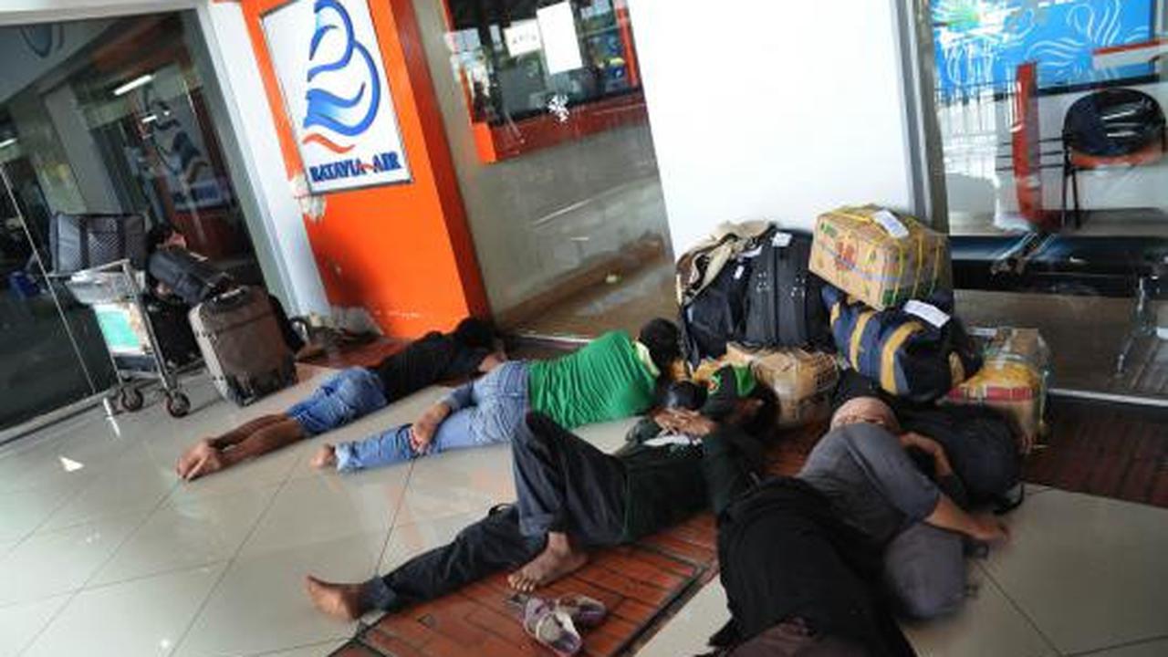 Puluhan calon penumpang Batavia Air kesal gagal berangkat