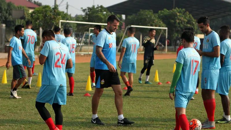 Pelatih Bhayangkara FC Simon McMenemy