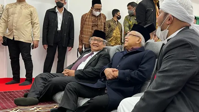 Duta Besar Republik Indonesia untuk Jepang dan Mikronesia, Heri Akhmadi, mendampingi Wakil Presiden Ma'ruf Amin menemui sejumlah komunitas warga negara Indonesia (WNI) yang tinggal di Jepang.