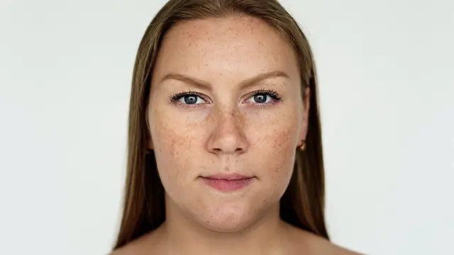 5 Alasan Mengapa Kamu Harus Waspada terhadap Paparan Blue Light yang Bisa Merusak Kulit - 2