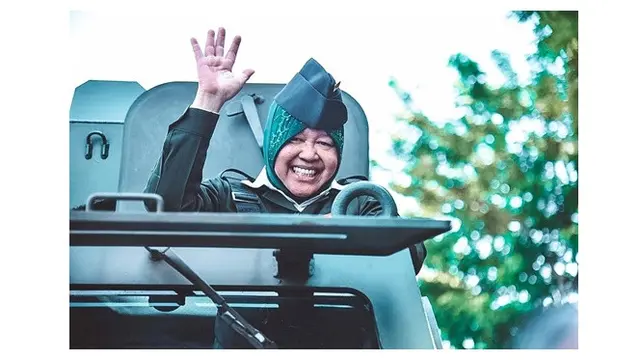 Momen Ibu Risma Saat Ikut Parade Surabaya Juang 2019