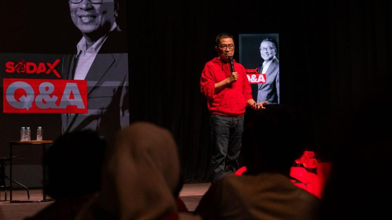 Helmy Yahya yang memberikan pelatihan ini secara gratis. Ini menunjukkan dukungan nyata dia kepada UMKM dan generasi penerus bangsa.