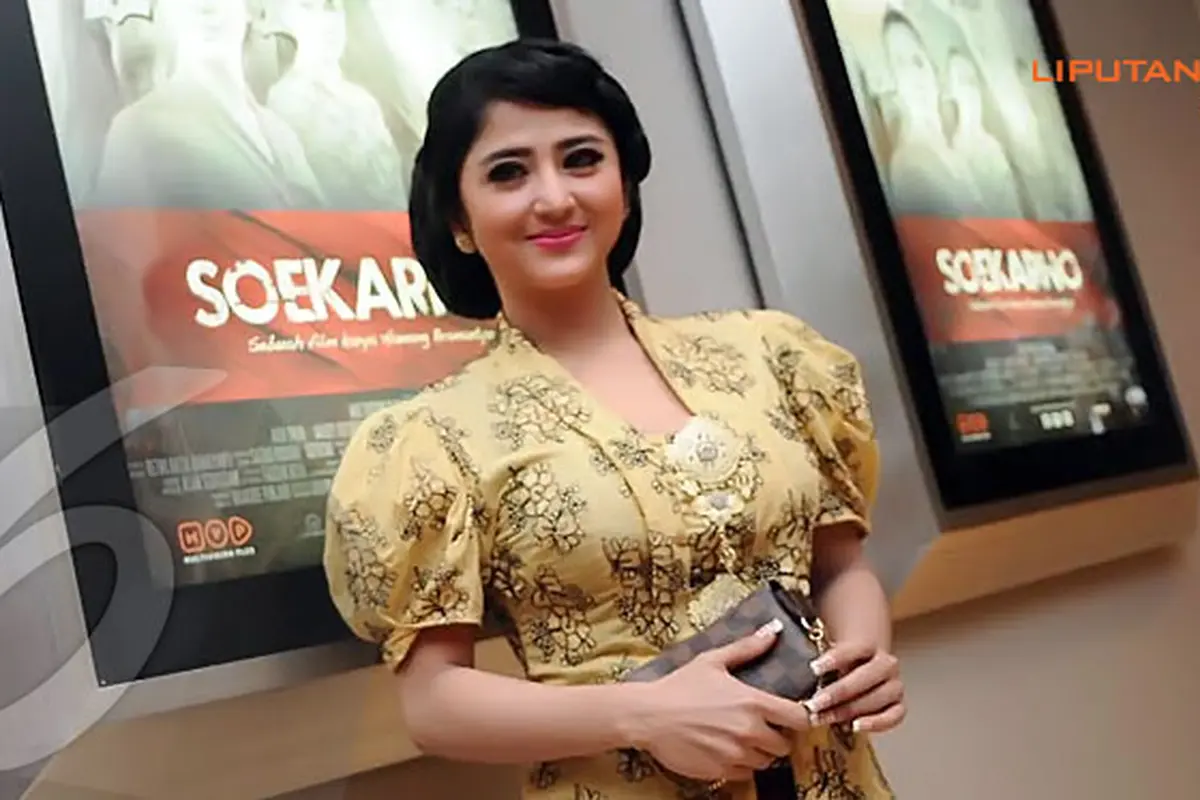parade-artis-soekarno-galeri-7-131210b.j