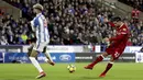 Gaya pemain Liverpool, Emre Can melepaskan tembakan ke gawang Huddersfield pada lanjutan Premier League di John Smith's Stadium, Huddersfield, (30/1/2018). Liverpool menang 3-0. (Martin Rickett/PA via AP)