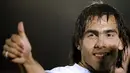 Argentine forward Carlos Tevez gives his thumb up during a training session at the field of Union Atletica in Maracaibo, Venezuela, 12 July 2007. AFP PHOTO/ALEJANDRO PAGNI 