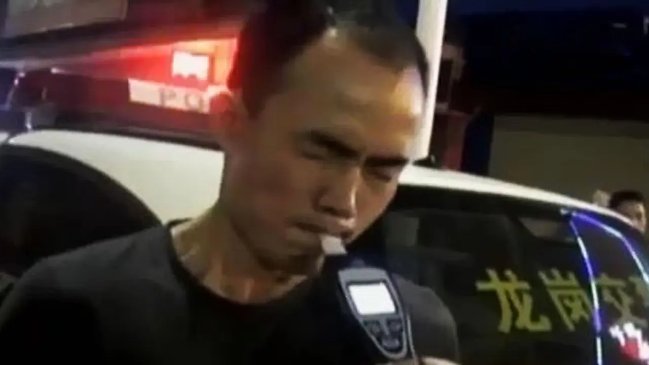 Jendela Dunia: Pengendara Mabuk Kelabui Polisi Mengundang Tawa