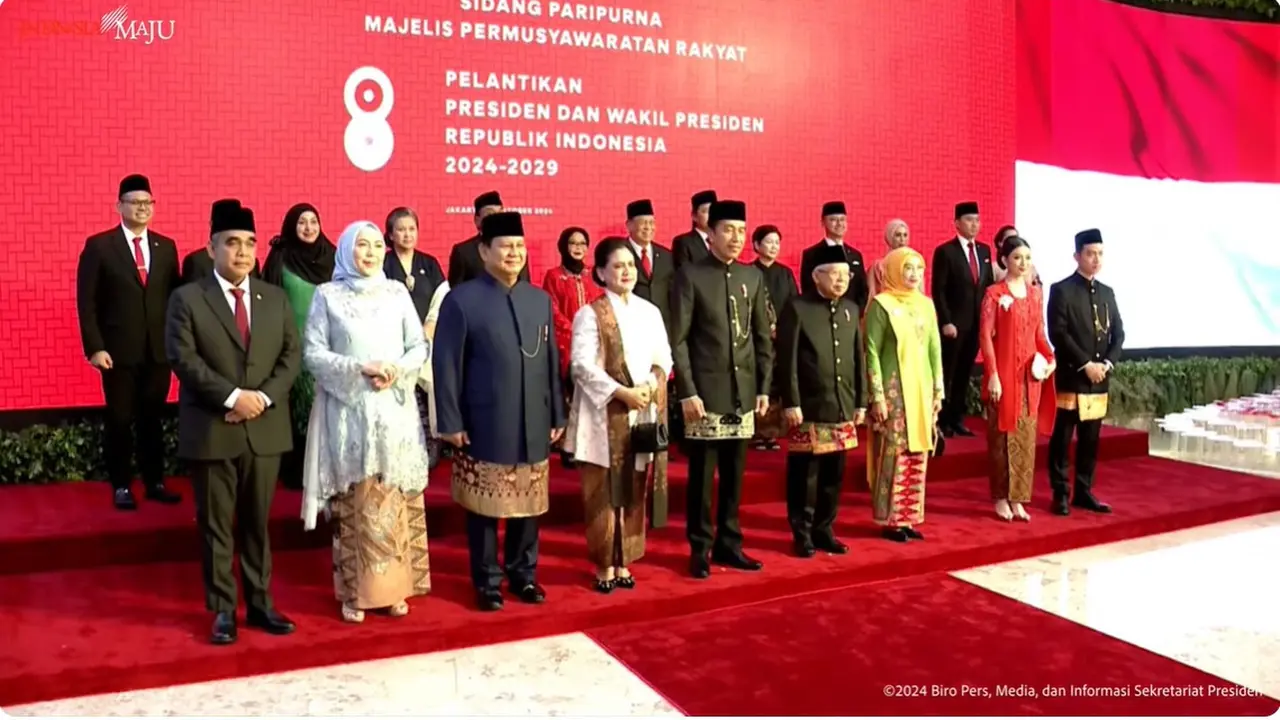 Jokowi Hadir di Pelantikan Prabowo-Gibran, Momen Foto Bersama Jadi Sorotan (Tangkapan Layar: Sekretariat Presiden)