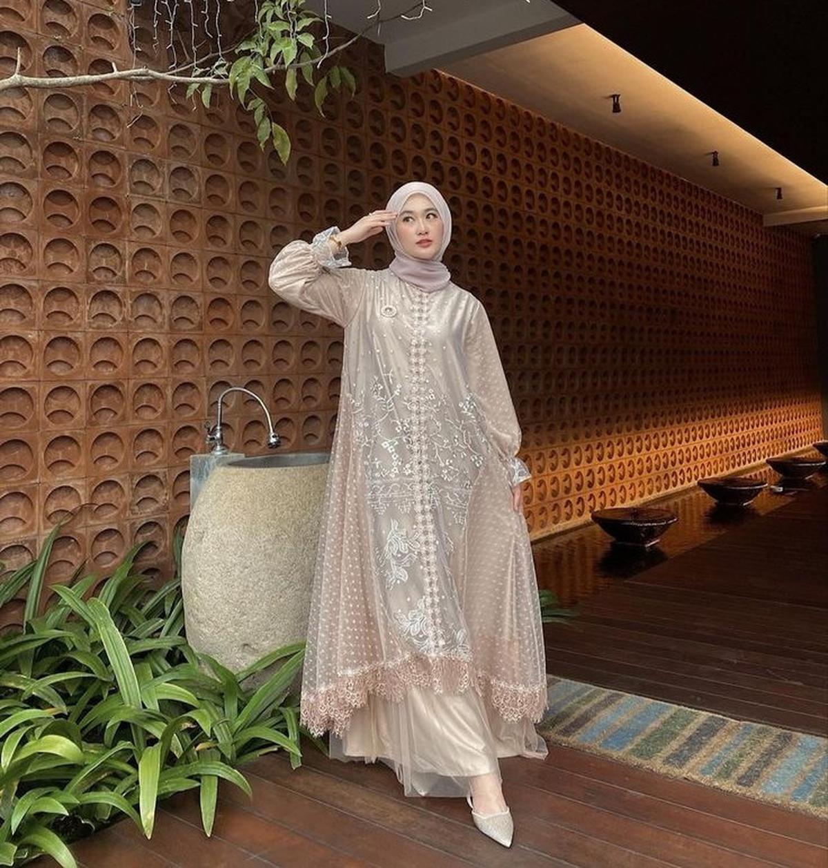 6 Inspirasi Baju Tunik Lebaran 2025 yang Wajib Kamu Coba! Tampil Anggun dan Modis dengan Pilihan Terbaik