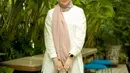 Belakangan Risty Tagor memang lebih sering tampil casual. Pemilik nama lengkap Ariestia Ramadhany Tagor Harahap itu tidak menanggalkan hijabnya, hanya mengubah outfit saja. (FOTO: instagram.com/ristytagor/)