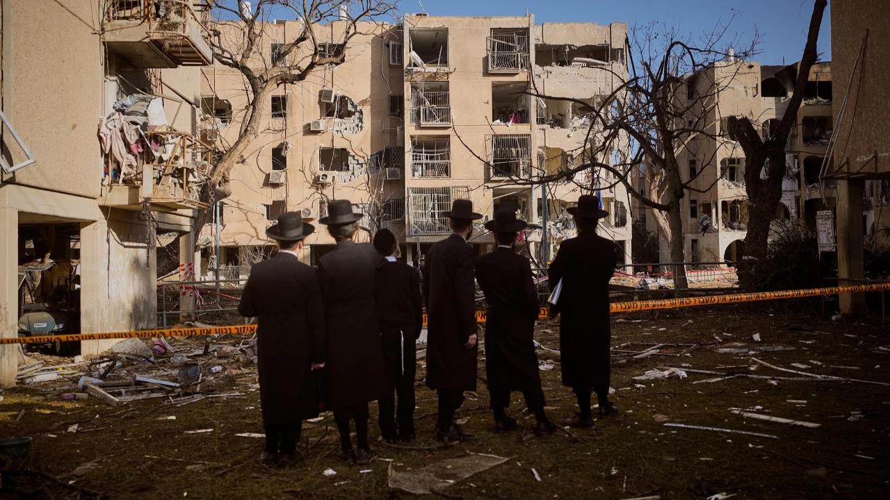 FOTO: Arad Israel Luluh Lantak Dihantam Rudal Iran