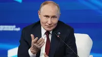 Presiden Rusia Vladimir Putin dalam pertemuan dengan para pakar kebijakan luar negeri di Klub Diskusi Valdai, di resor Laut Hitam Sochi, Rusia, Kamis, (2/10/2025). (Dok. Mikhail Metzel, Sputnik, Foto Pool Kremlin via AP)