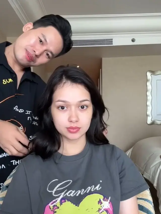 Kenangan mendiang Slam Wiyono ketika sebagai MUA. (credit: instagram.com/slamwiyono)