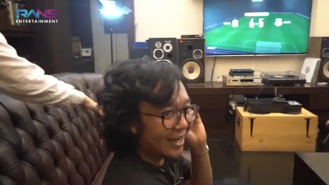 Potret rambut Ari Lasso di Curly oleh Nagita Slavina