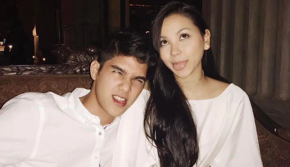 Seperti orang yang sedang kasmaran pada umumnya, Al Ghazali, putra sulung Maia dan Ahmad Dhani ini semakin sering memamerkan kemesraannya bersama sang pacar. Sebagai ibu yang bijak, ini komentar Maia. (Instagram/alghazali7)