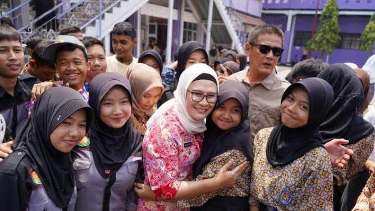 Menuju Kawasan Industri, Cabup Nina Agustina Akan Serap Ratusan Ribu Pekerja Lokal Indramayu Berita Viral Hari Ini Kamis 19 September 2024