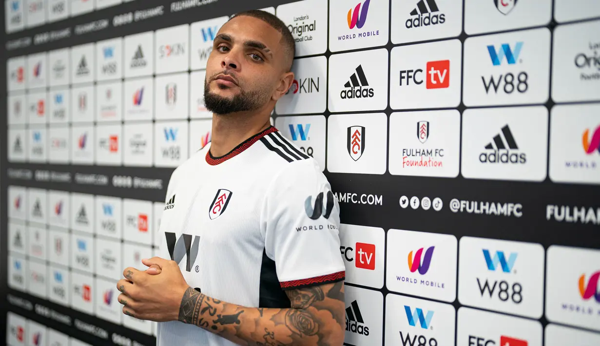 Fulham mendatangkan Layvin Kurzawa dari PSG dengan status pinjaman. Tak ada biaya yang harus dikeluarkan The Cottagers untuk kepindahannya. Namun, klub promosi Liga Inggris 2022/2023 tersebut harus menanggung gajinya semusim penuh. (Twitter/@FulhamFC)