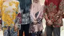Saat bertemu Perdana Menteri Malaysia, Raffi Ahmad dan Nagita Slavina memilih batik. Nagita tampil eklektik dengan Batik nuansa hitam kuning, disertai payet yang menakjubkan. [Foto: Instagram/ Raffi Nagita]