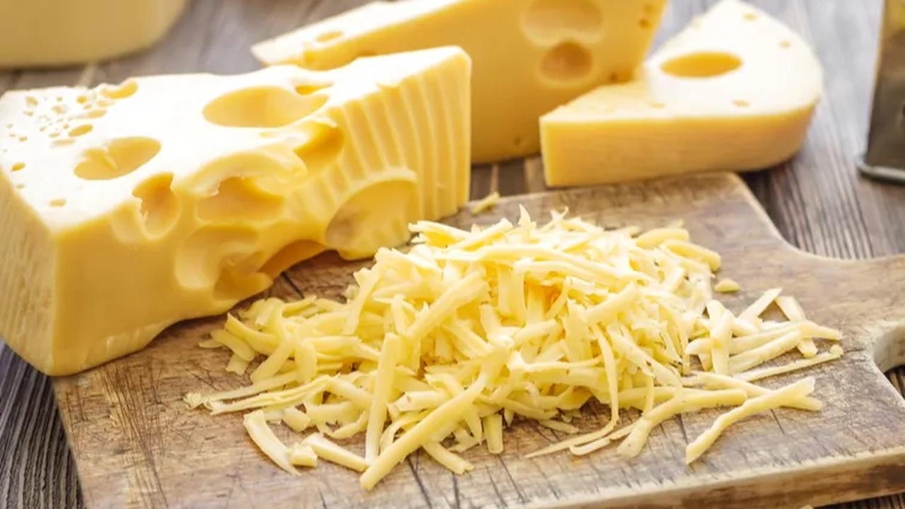 Keju bisa jadi alternatif menarik saat kamu melakukan diet ketogenik. Satu ons (28 gram) keju cheddar mengandung 1 gram karbohidrat, 6,5 gram protein.
