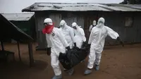 Sekelompok warga yang ketakutan tertular ebola melakukan penyerangan ke tempat perawatan di Monrovia, Liberia.