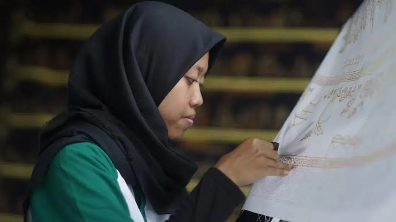 Pupuk Indonesia terus mendukung dan memakmurkan Usaha Mikro Kecil dan Menengah (UMKM), khususnya yang bergerak di bidang usaha batik.
