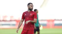 Jordi Amat untuk pertama kalinya mengikuti latihan di Stadion Gelora Bung Karno jelang pertandingan Piala AFF 2022, Selasa (20/12/2022). (Bola.com/Abdul Aziz)