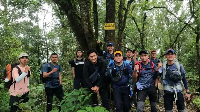 Pendaki di Gunung Tambakruyung