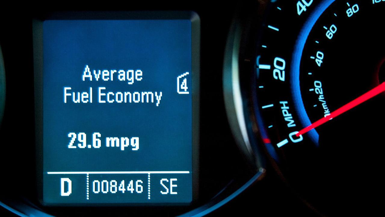 10 Faktor yang Menyebabkan Mobil Boros Bensin dan Solusinya