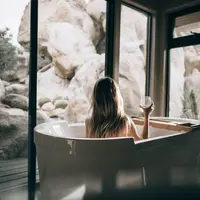 ilustrasi mimpi melihat orang telanjang/Roberto Nickson/unsplash