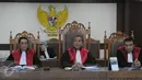 Ketua Majelis Hakim Sugeng Riyono (tengah) saat memimpin sidang dakwaan warga Bukit Duri versus Ahok di PN Jakarta Pusat, (7/6). Sidang perdana gugatan terhadap Pemprov DKI Jakarta terkait rencana penggusuran permukiman warga.(Liputan6.com/Helmi Afandi)