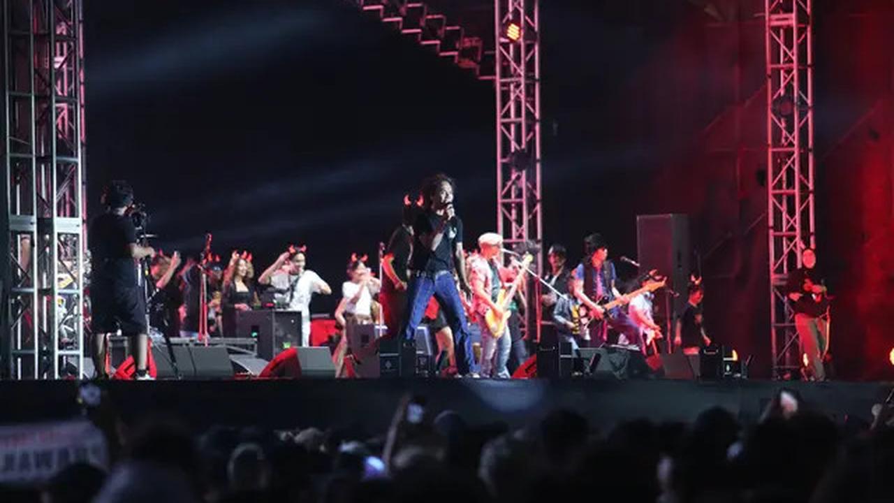 Bahagianya Slank Tampil Sepanggung bersama Anak-anaknya di Konser HUT Pasar Malam Empat Satoe