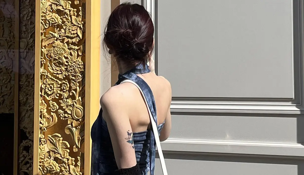 <p>Sejumlah warganet mungkin bertanya-tanya apakah tato tersebut permanen ataukah hanya stiker yang sengaja ditempel ke tubuhnya? (Foto: Instagram/ xeesoxee)</p>
