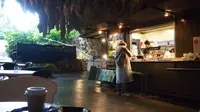 Cave Cafe di Okinawa, Jepang akan menawarkan kepada Anda sensasi menikmati kopi di dalam gua stalaktit. (Foto: En.Rocketnews24.com)
