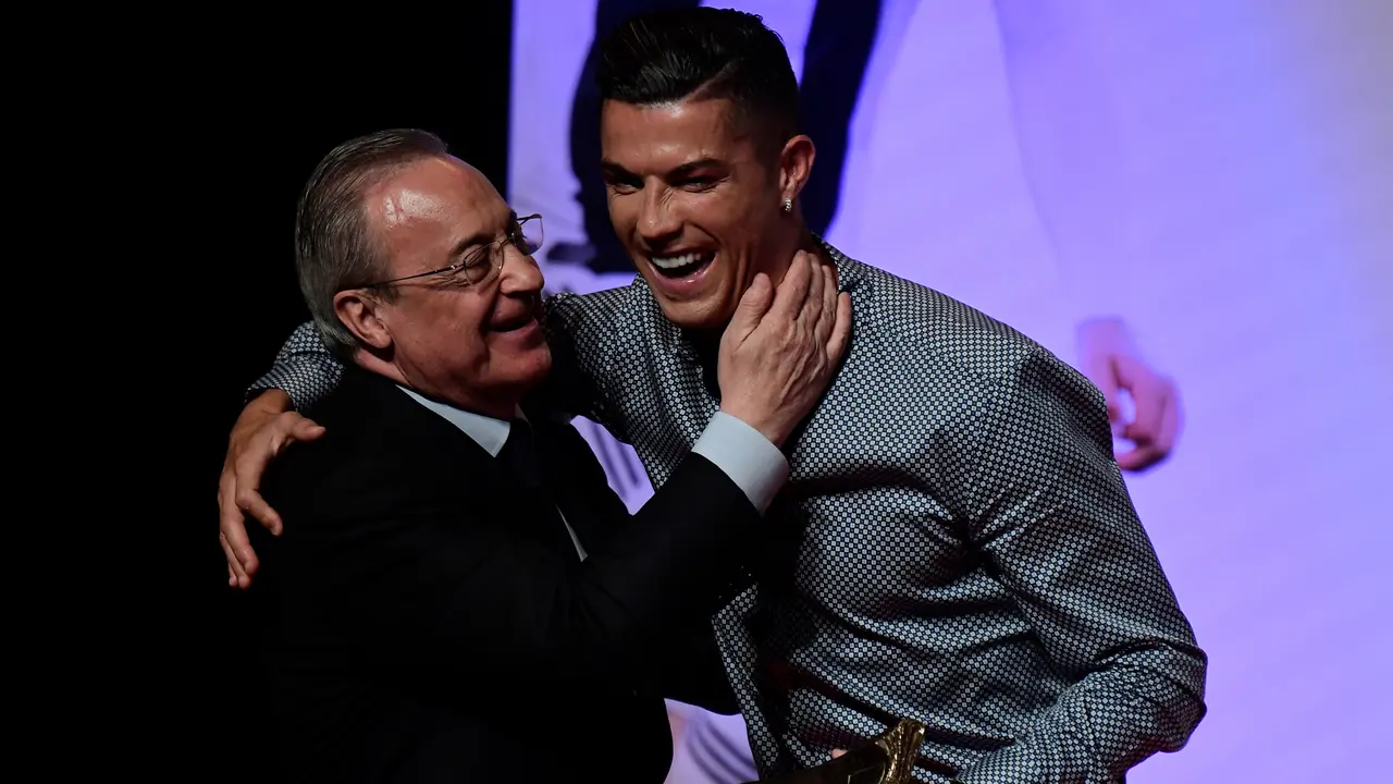 Raih Trofi Marca, Ronaldo Peluk Presiden Real Madrid