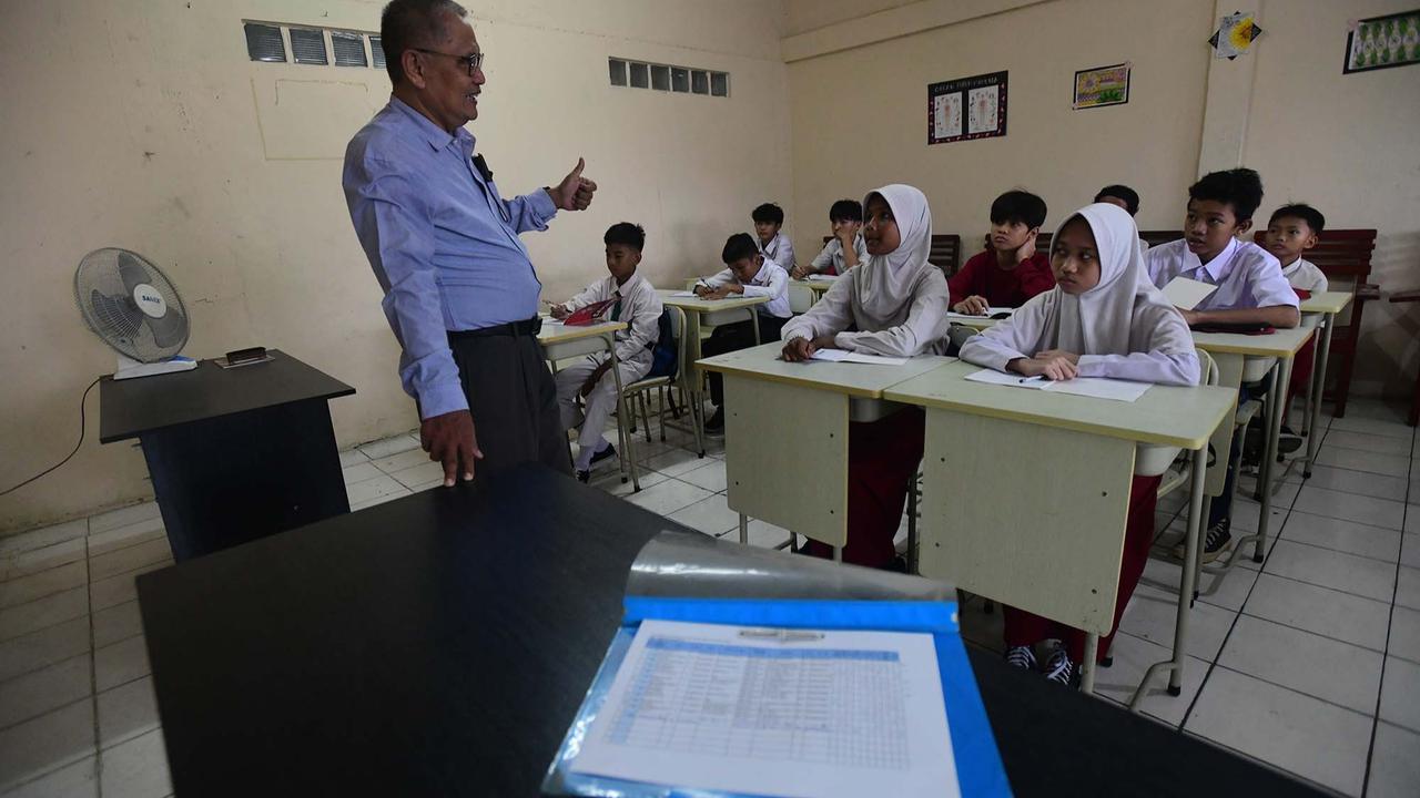 FOTO: Hari Pertama Tahun Ajaran Baru, SMP Swasta Gratis di Depok Resmi Dimulai
