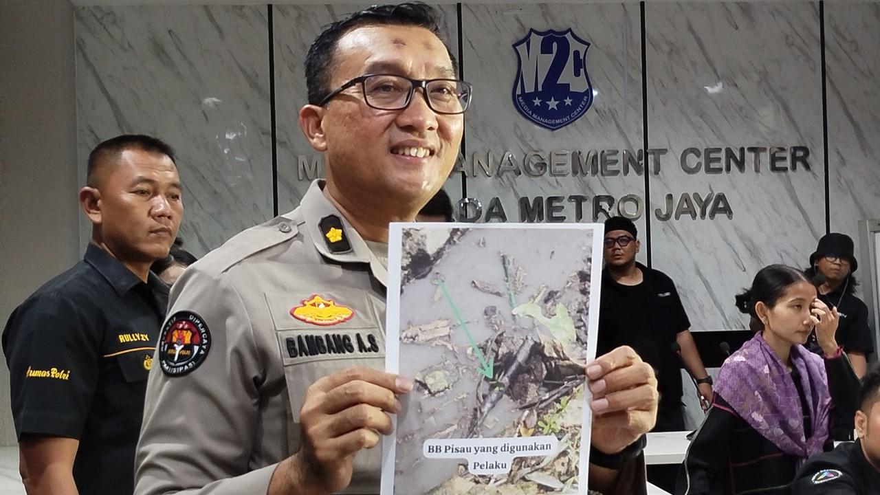 Kasubdit Penmas Bidhumas Polda Metro Jaya Kompol Bambang Askar mengumumkan Nanang Gimbal ditetapkan sebagai tersangka kasus pembunuhan Sandy Permana.