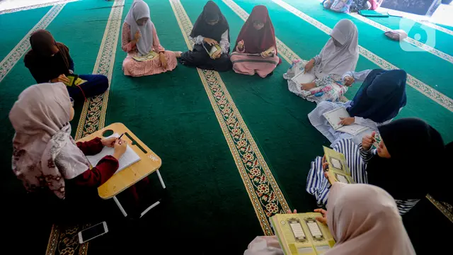 Semangat Para Santri Tuna Rungu Belajar Mengaji