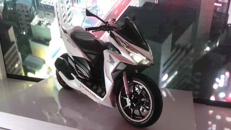 Modifikasi Honda Vario 150 "Street Racing Low Rider"