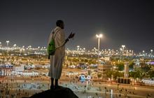 FOTO: Khusyuk Jemaah Haji Berdoa di Jabal Rahmah