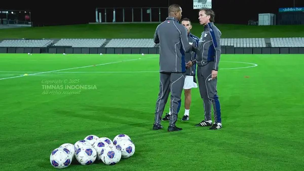 Asisten Pelatih Timnas Indonesia Alex Pastoor Mengucapkan Selamat Hari Raya Idulfitri 1446 H