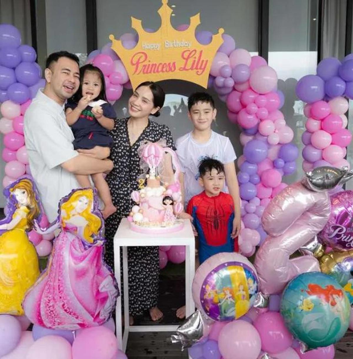 Potret Dekorasi Perayaan Ultah ke-2 Lily Anak Angkat Raffi Gigi, Digelar Super Mewah