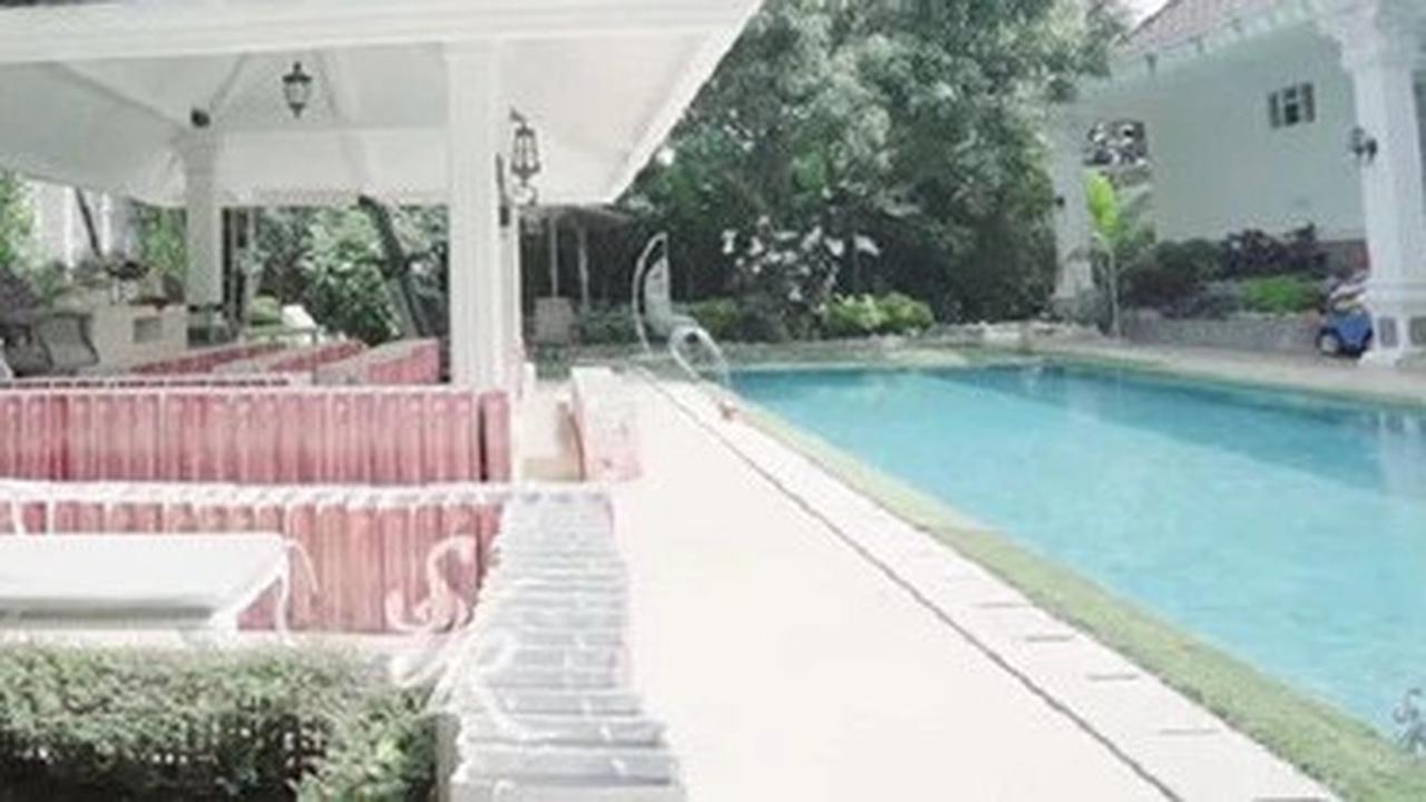 Tak Lagi Dihuni, 5 Potret Rumah Mewah Syahrini Bergaya Eropa Klasik di Bogor - Estetik dengan Nuansa Serba Putih