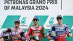 Pembalap Ducati Lenovo Team, Francesco Bagnaia (tengah) merayakan kemenangannya di posisi terdepan bersama pembalap Prima Pramac Racing, Jorge Martin (kiri) dan pembalap Gresini Racing MotoGP, Alex Marquez setelah sesi kualifikasi MotoGP Grand Prix Malaysia di Sirkuit Internasional Sepang, Sepang, 2 November 2024. (MOHD RASFAN/AFP)