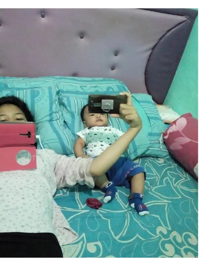 Kelakuan Kocak Saat Kakak Jagain Adik Ini Bikin Kangen Masa Kecil