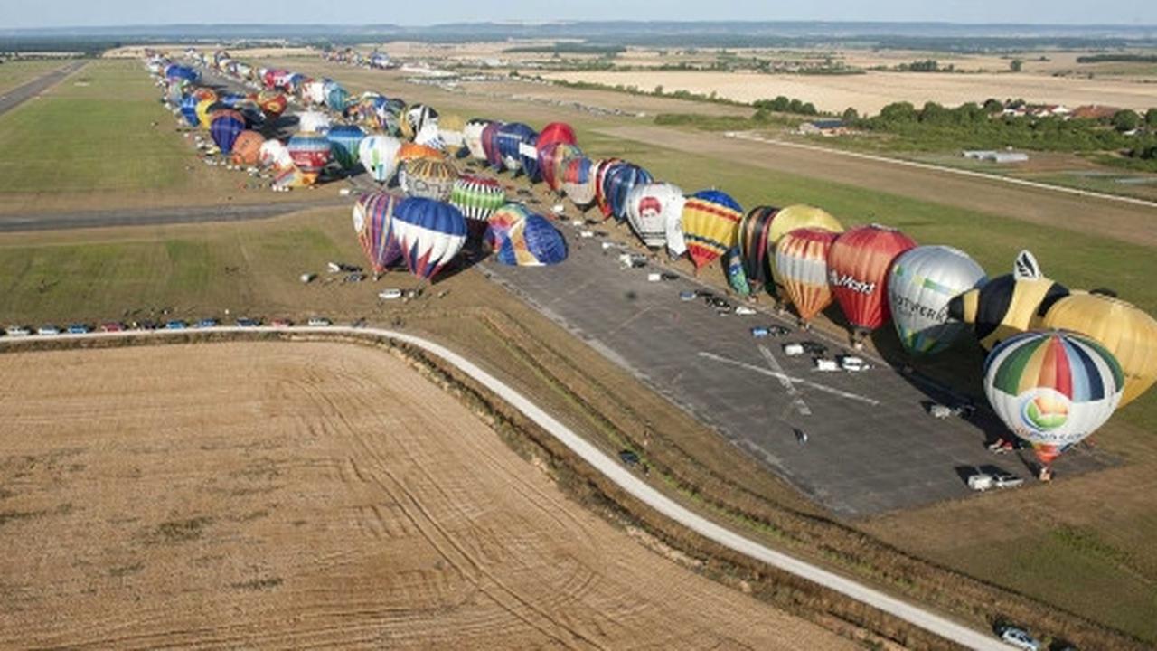 Festival balon udara hiasi langit Prancis
