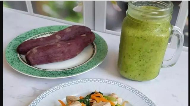 Smoothies Sawi Hijau dengan Kolagen dan Rempah.  foto: Instagram @indah.kuswindarti