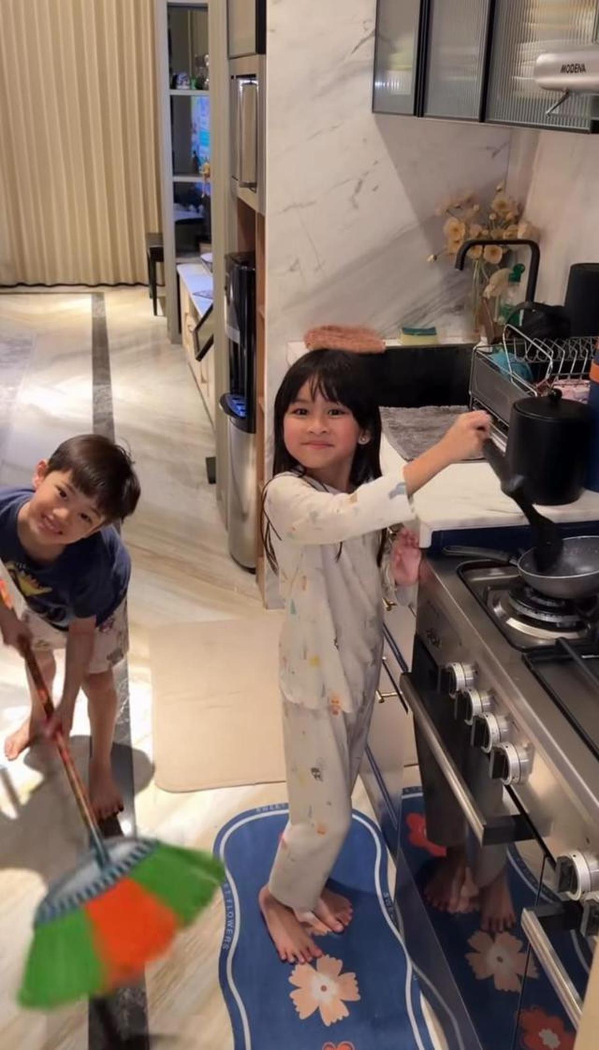 6 Potret Dapur Rumah Syahnaz Sadiqah dan Jeje Govinda, Desainnya Mungil Tapi Mewah
