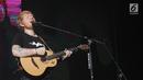 Penyanyi asal Inggris, Ed Sheeran menyapa penggemarnya selama konser Divide World Tour 2019 di Stadion Utama Gelora Bung Karno, Jakarta Pusat (3/5/2019). Ed Sheeran membawakan beberapa lagu andalan antara lain Photograph, Thinking Out Loud, Shape of You, dan Perfect. (Fimela.com/Bambang E. Ros)