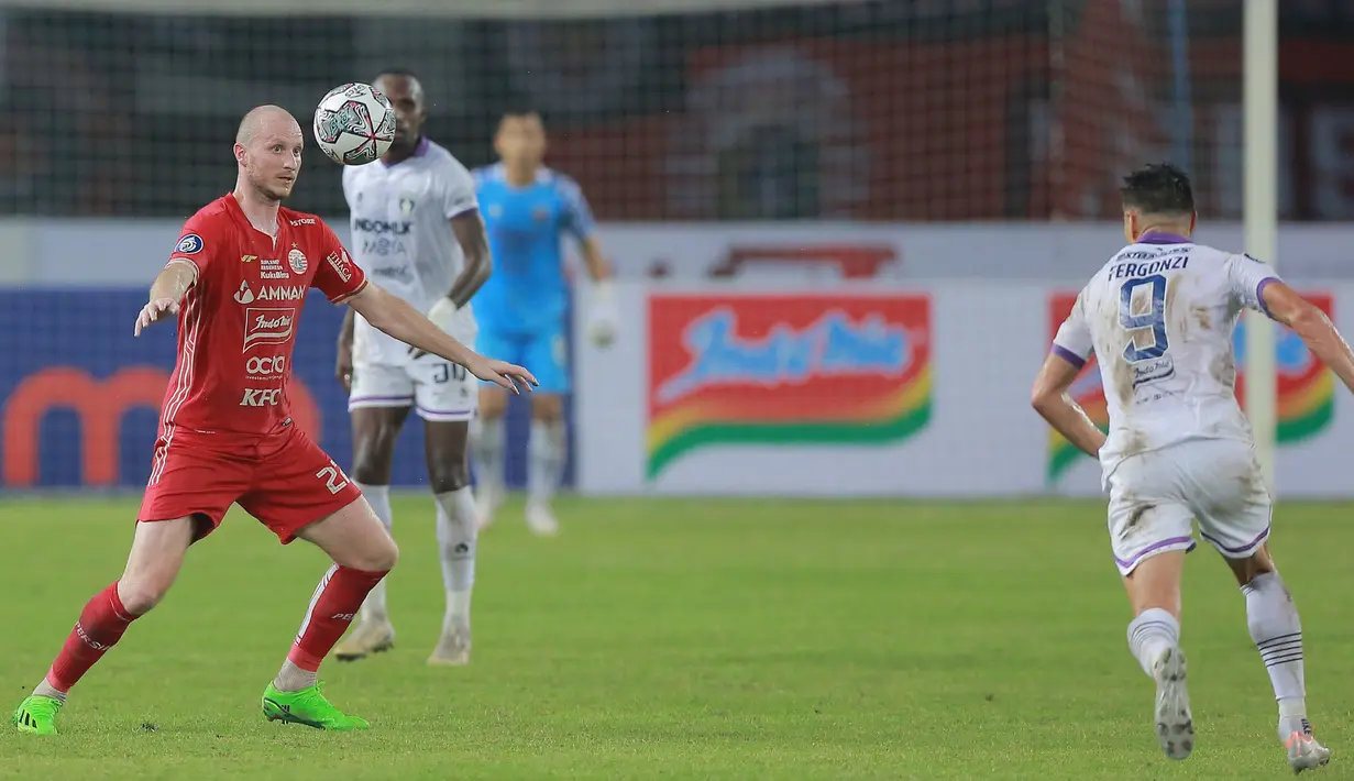 Persija Jakarta sukses membukukan kemenangan keempat secara beruntun di BRI Liga 1 2022/2023. Pada pertandingan sebelumnya bomber anyar mereka asal Republik Ceko, Michael Krmencik mencetak dua gol saat bertemu Bhayangkara. Kini ia sudah mengemas empat gol untuk Macan Kemayoran di ajang Liga. Bukan tak mungkin Krmencik akan beringas di pertandingan selanjutnya. (Bola.com/M Iqbal Ichsan)