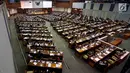 Suasana Anggota Dewan Perwakilan Rakyat mengikuti Rapat Paripurna di Komplek Parlemen, Senayan, Jakarta, Kamis (20/7). Rapat tersebut membahas Pengambilan Keputusan RUU Pemilu. (Liputan6.com/Johan Tallo)