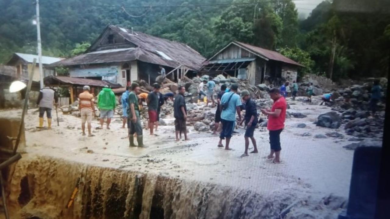 Akses Jalan Lubuk Basung-Bukittinggi Tertutup Banjir, Pengguna Jalan Diminta Tunda Perjalanan